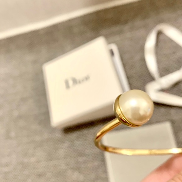 Dior faux pearl gold open bangle cuff - Picture 2 of 6